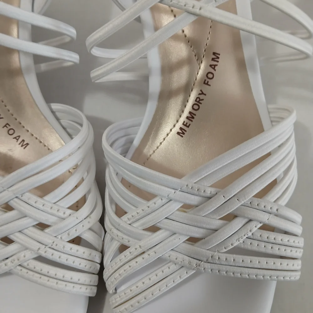 Impo Emmy White Stretch 2.5 Heel Sandal Size 8.5 Memory Foam Elastic - Picture 3 of 13